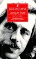 Vaclav Havel: Living in Truth: Twenty-Two Essays Published on the Occasion of the Award of the Erasmus Prize to Vaclav Havel (Paperback)