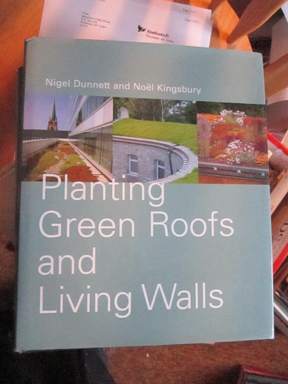 Planting Green Roofs and Living Walls book cover