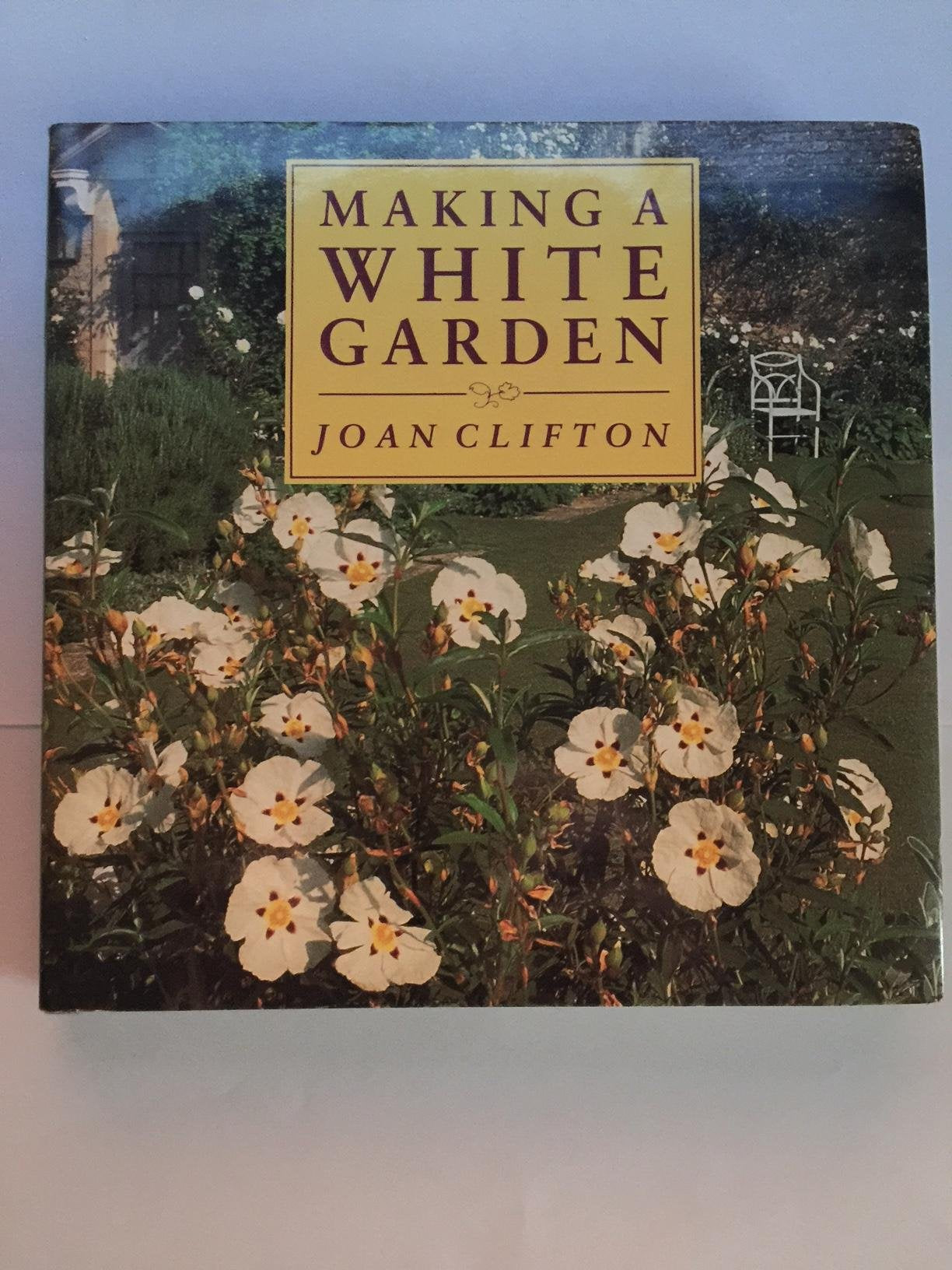 Making a White Garden book cover