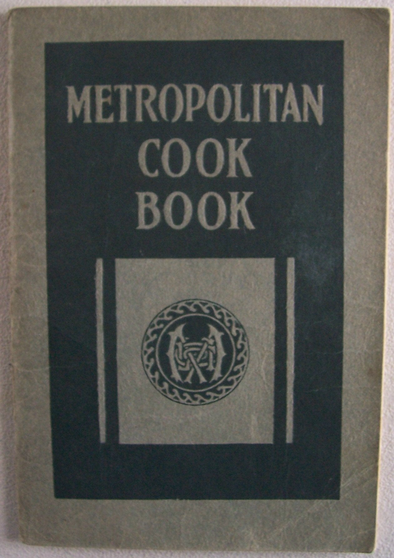 Metropolitan Cook Book (1922) printed & distributed by the Metropolitan Life Insurance Company for the use of its industrial policy-holders book cover