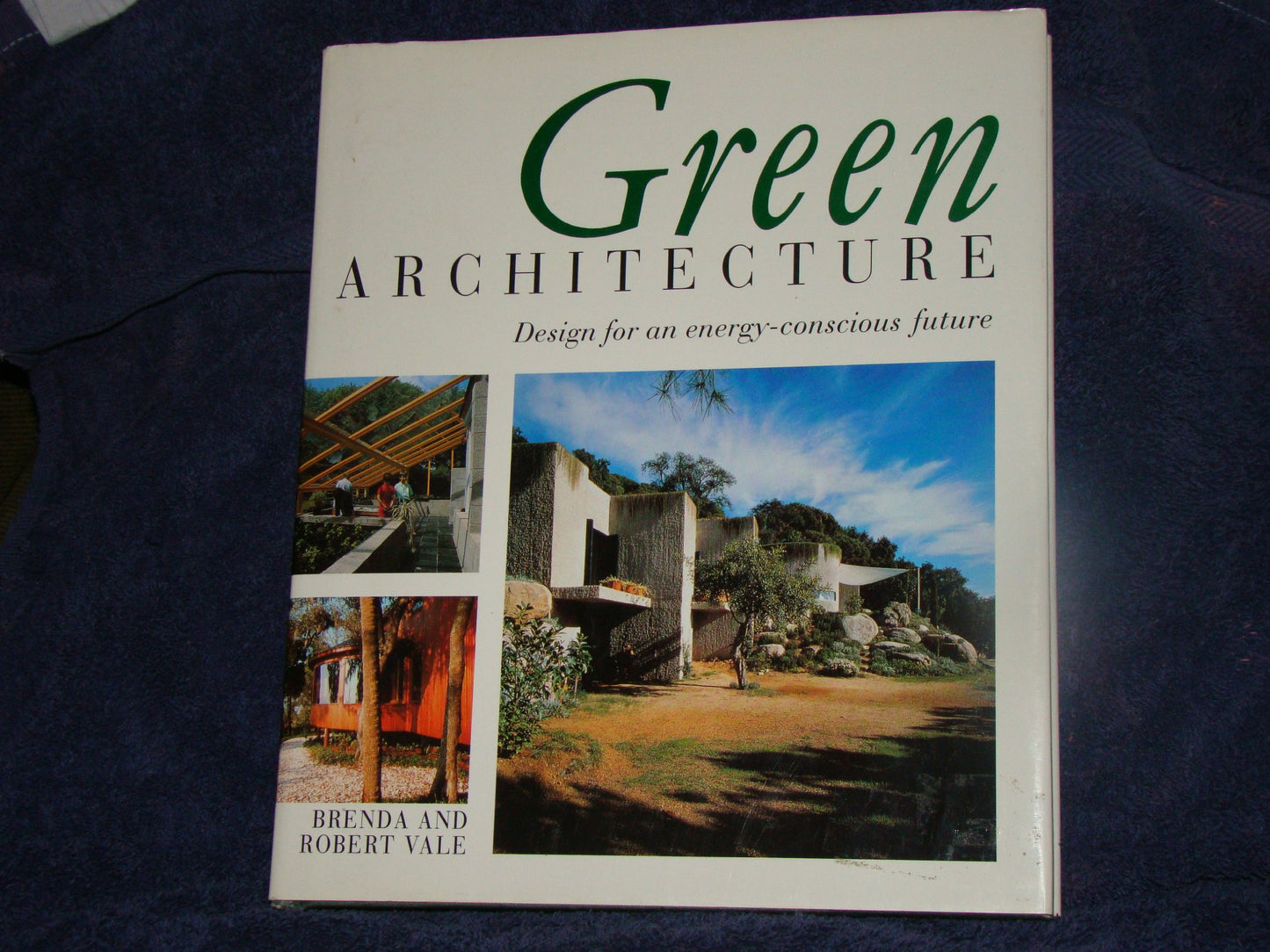 Green Architecture: Design for an Energy-Conscious Future (Us)