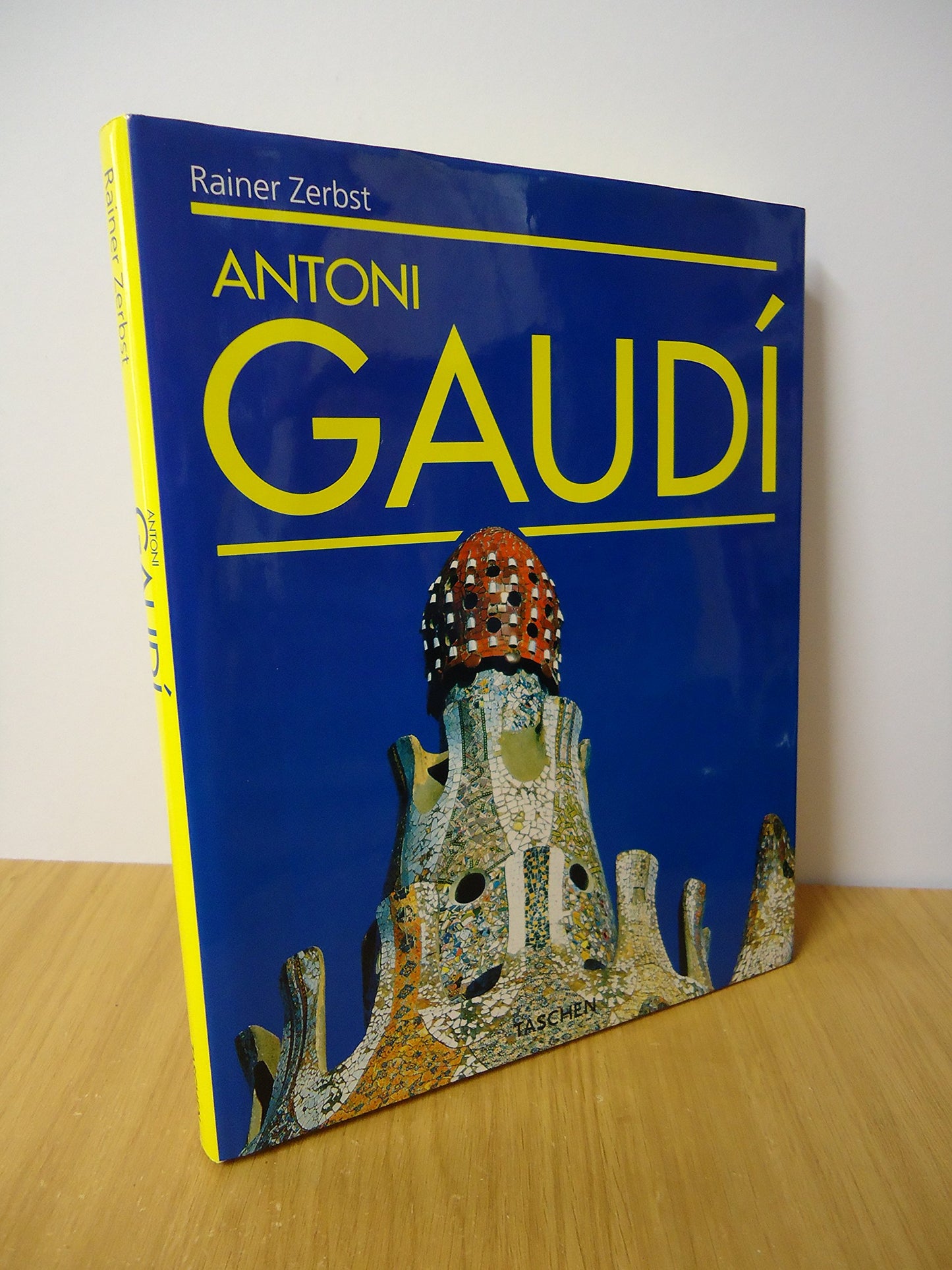 Antoni Gaudi book cover