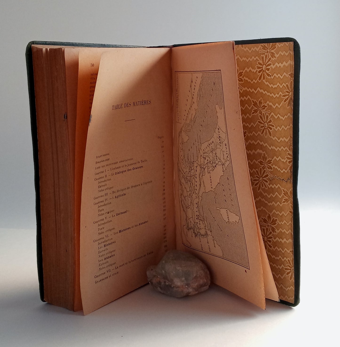 Tacite: Oevres Choises. Avec Bibliographie, Etudes historiques et littéraires, Notes Grammaire et Illustrations documentaires. book cover