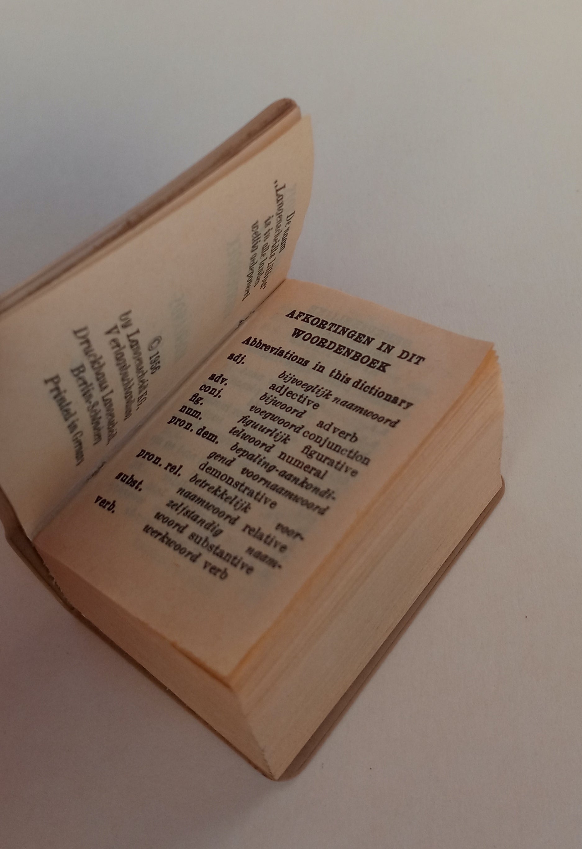 Langenscheidt's Lilliput Dictionary: Dutch-English book cover