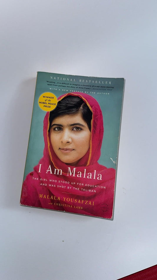 I Am Malala: The Girl Who Stood Up for Education and Was Shot by the Taliban book cover