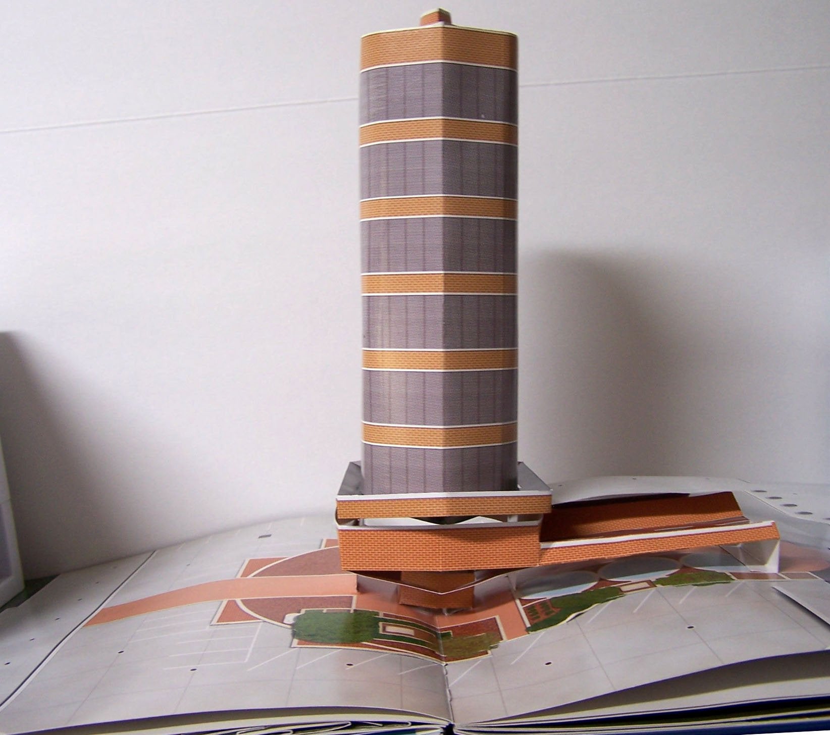 Frank Lloyd Wright in Pop-Up book cover