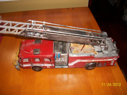 Metal Handmade Fire Truck Mode Station 12 with extendable 23"Ladder