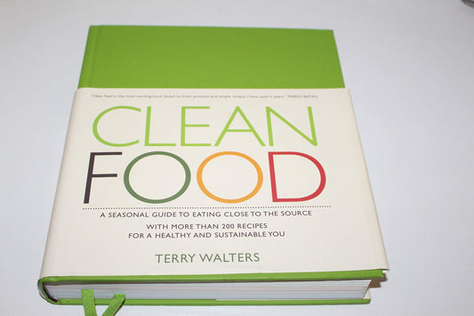 Clean Food: A Seasonal Guide to Eating Close to the Source with More Than 200 Recipes for a Healthy and Sustainable You book cover