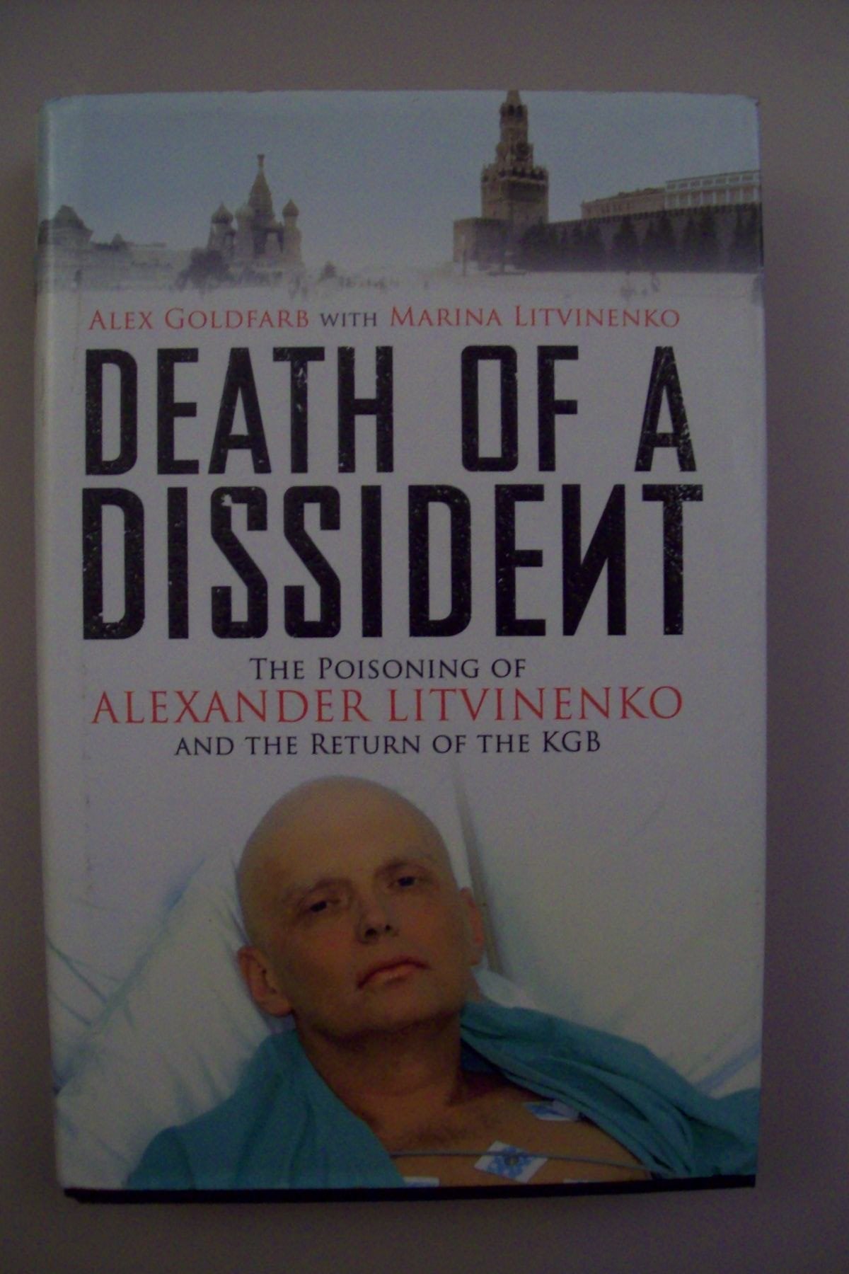 Death of a Dissident: The Poisoning of Alexander Litvinenko and the Return of the KGB book cover
