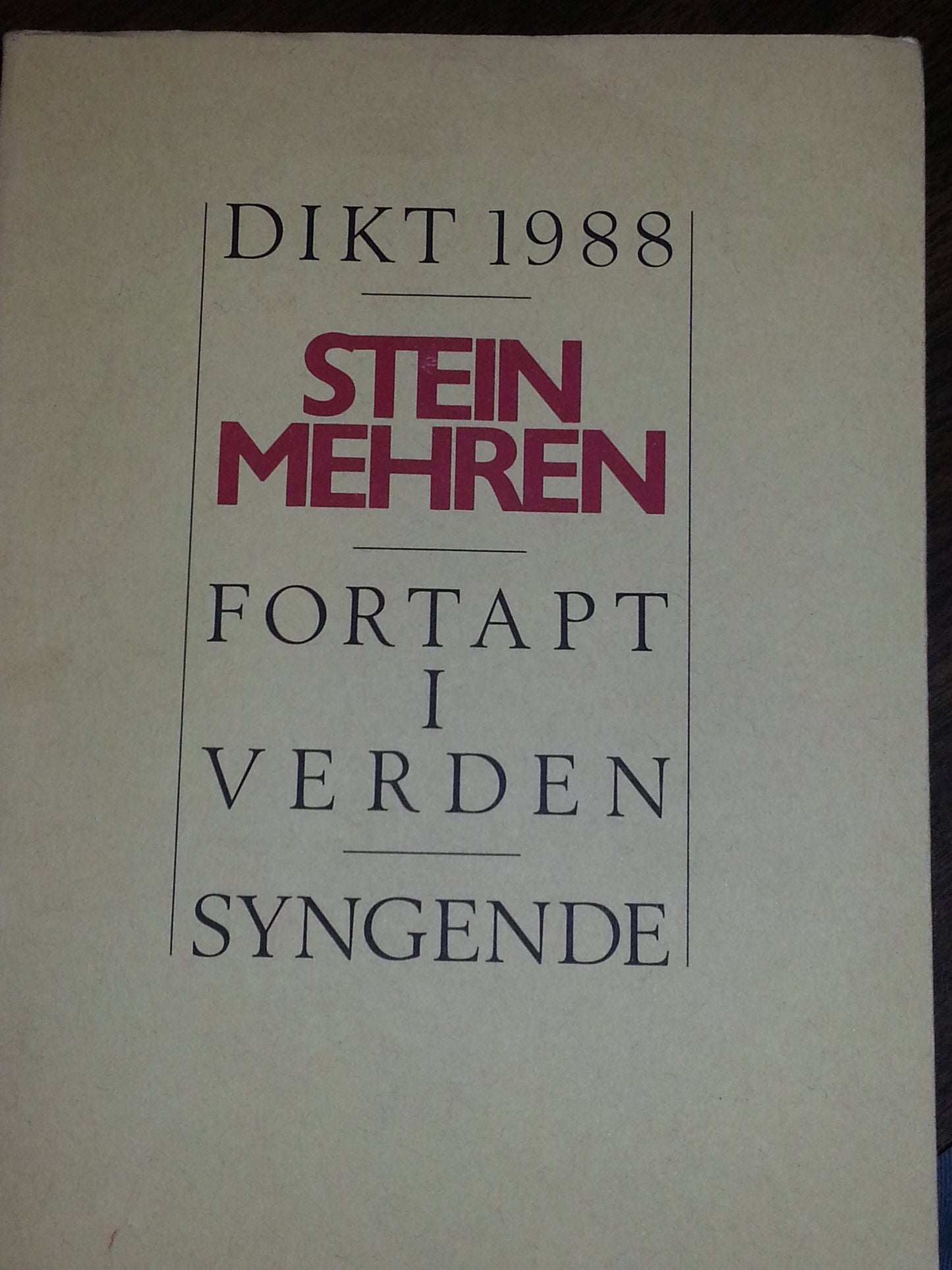 Fortapt i verden. Syngende: Dikt 1988 (Norwegian Edition)