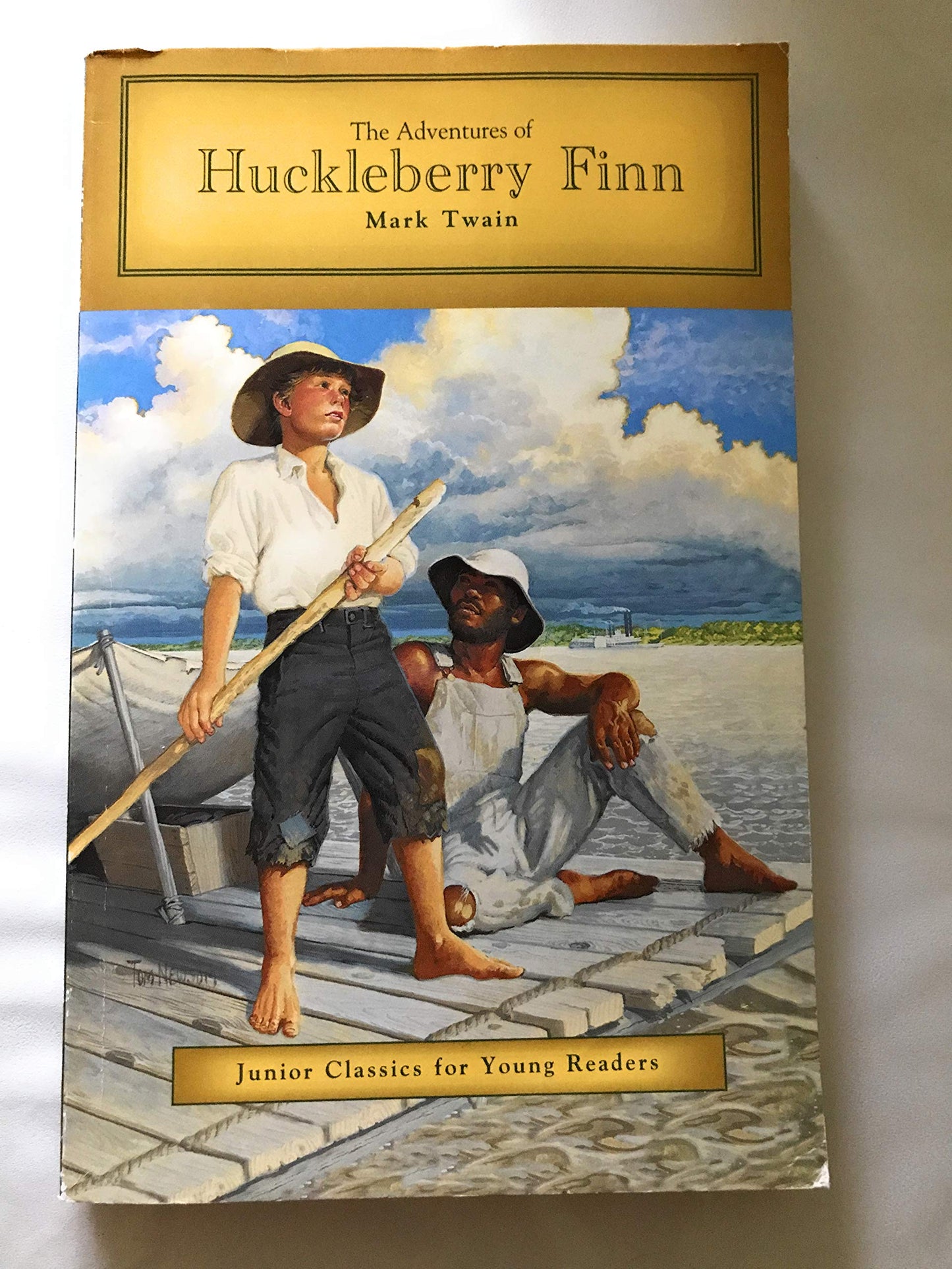 The Adventures of Huckleberry Finn (Junior Classics for Young Readers) by Marck Twain (2010) Paperback