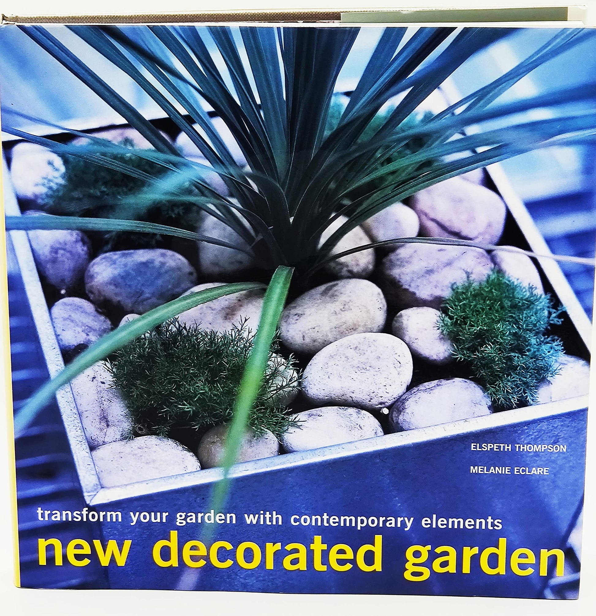 New Decorated Garden: Transform Your Garden with Contemporary Elements book cover